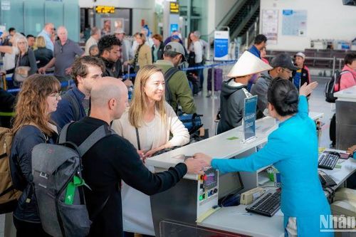 Khách bay quốc tế qua Nội Bài vượt 'đỉnh' năm 2019