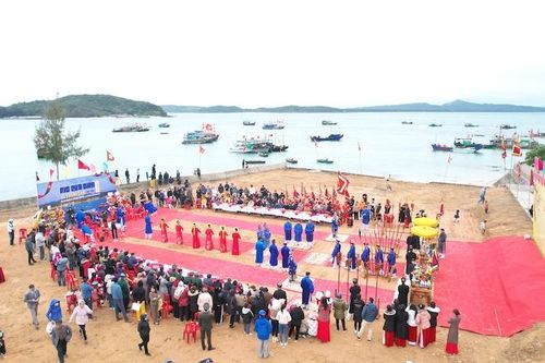 Lễ hội mở cửa biển ở xã đảo Thanh Lân, Quảng Ninh