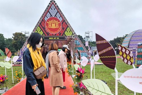 Hoàng Thành Thăng Long rộng cửa đón người yêu thơ
