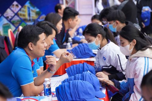 Cảnh báo hệ lụy khi tuyển sinh đại học vượt chỉ tiêu