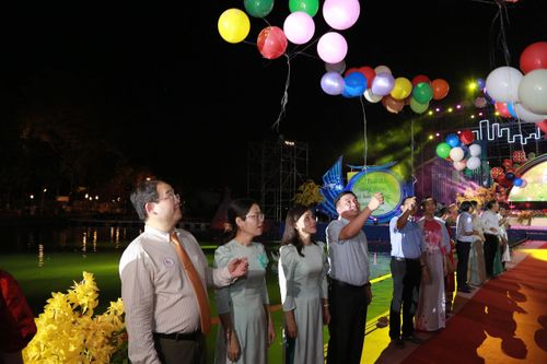 Sôi động Đêm thơ Nguyên tiêu TP Biên Hòa