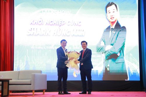 Shark Lê Hùng Anh khuyên SV kinh tế đừng nghe khởi nghiệp thu tiền tỷ mà bỏ học