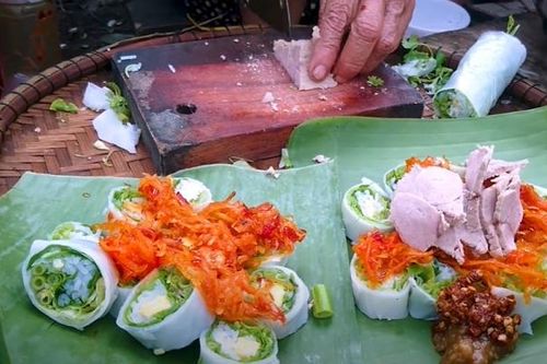 Đến Huế thưởng thức món bánh ướt cuốn tôm chua ngon nức tiếng