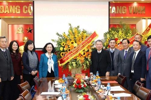 Thường trực Ban Bí thư thăm, chúc mừng nơi chăm sóc 1.800 cán bộ Trung ương