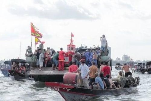 Độc đáo lễ hội hàng trăm năm tại miền Tây