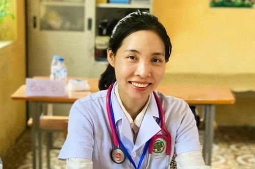 Nữ bác sỹ nội trú Cao Thị Huyền Trang: 'Tôi rung động với y học dân tộc'