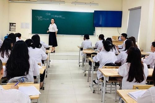 Bản tin 24/2: Sở GD&ĐT Hà Nội ủy quyền cho hiệu trưởng giải quyết thủ tục chuyển trường