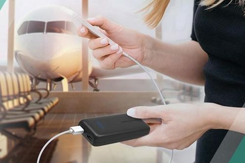 Tại sao sạc dự phòng có thể mang lên máy bay nhưng không thể sử dụng?