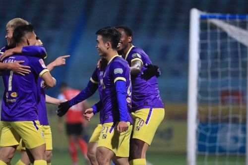 Chơi hơn người cả trận, Hà Nội FC tìm lại niềm vui chiến thắng