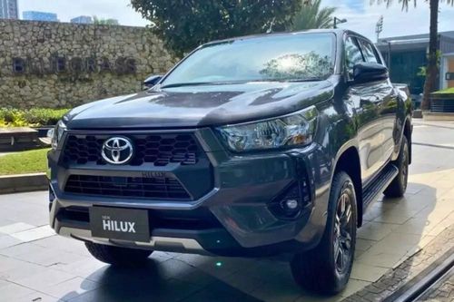 Toyota Hilux 2024 được đại lý Việt nhận cọc: Có 2 phiên bản, giá dự kiến rẻ hơn cả trăm triệu đồng