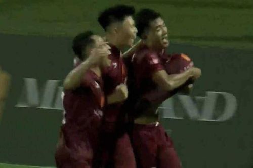 Hà Đức Chinh ăn mừng kiểu bụng bầu, nghi vấn Mai Hà Trang mang thai 'bé rồng' đã có lời giải đáp