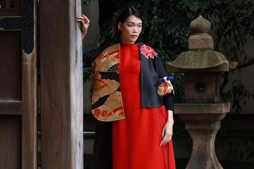 Cao Minh Tiến biến tấu áo dài với khăn thắt lưng kimono Nhật Bản