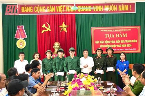 Các cấp Hội Phụ nữ tỉnh tặng hơn 3.700 suất quà, hơn 100 sổ tiết kiệm động viên tân binh lên đường nhập ngũ