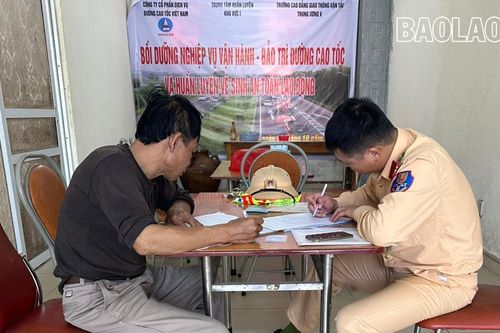 Phạt 17 triệu đồng, tước giấy phép lái xe 6 tháng với người điều khiển xe tải ngược chiều trên cao tốc Nội Bài - Lào Cai