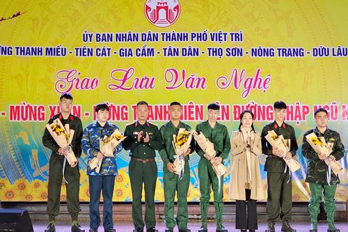 Thành phố Việt Trì tổ chức giao lưu văn nghệ tiễn tân binh lên đường nhập ngũ