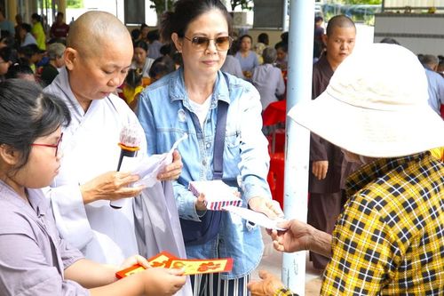 Rằm tháng Giêng ở ngôi chùa nhỏ vùng quê