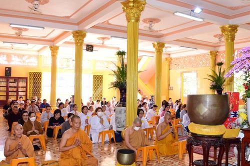 Rằm tháng Giêng tại tịnh xá Lộc Uyển (Q.6, TP.HCM)