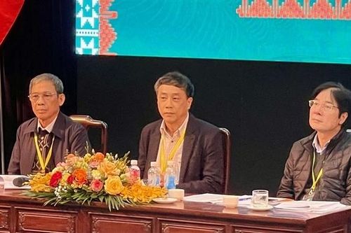 Từ bản lĩnh đến bản sắc nhà thơ