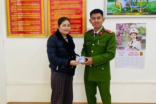 Trả tài sản cho người đánh rơi, Công an xã nhận thư cảm ơn