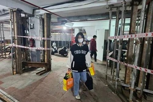 Di dời khẩn 60 hộ dân ở chung cư mini 'chống nạng'