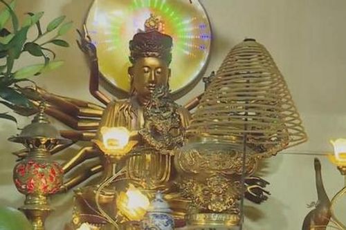 Đền chùa vắng người đi lễ ngày Rằm tháng Giêng