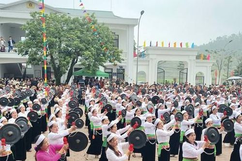 Thạch Thất tập trung bảo tồn, phát huy văn hóa dân tộc Mường