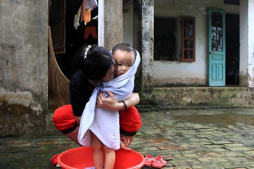 Triển lãm ảnh 'Mẹ yêu con' vào dịp 8/3