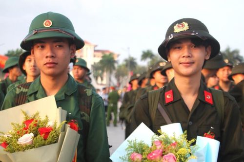 Thanh niên Quảng Nam hăng hái lên đường nhập ngũ