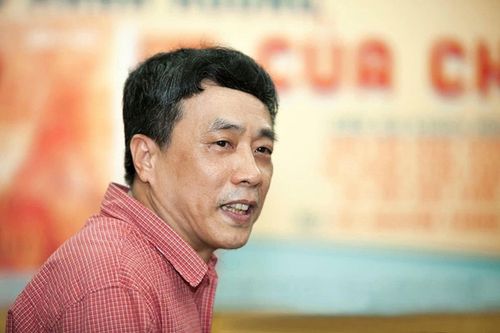 Nhà thơ Nguyễn Bình Phương: 'Thơ là một thứ gen trong người Việt'