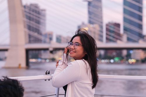 Khác biệt thế nào khi ngắm TP.HCM từ buýt sông giá rẻ và cao cấp?
