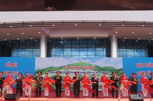 Trường Đại học Thông tin liên lạc khánh thành Trung tâm Công nghệ thông tin và Ngoại ngữ