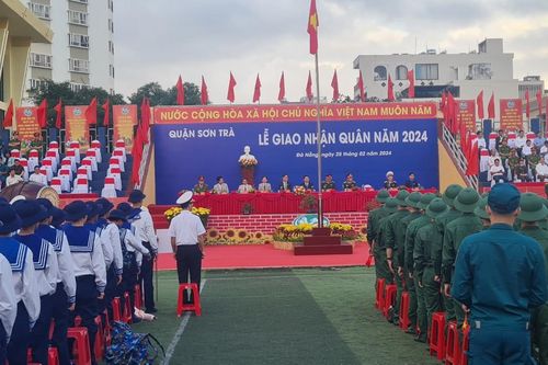 Thanh niên Đà Nẵng lên đường nhập ngũ