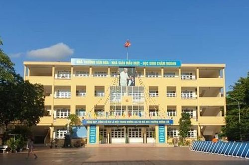Điểm nhấn giáo dục: Nữ sinh nhảy lầu khi bị tịch thu điện thoại