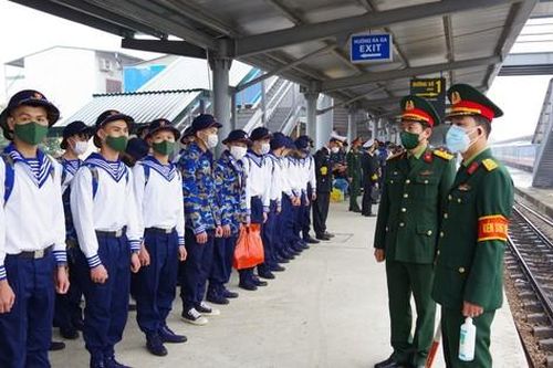 Vận chuyển hàng vạn công dân nhập ngũ bằng đường bộ, đường sắt và đường thủy