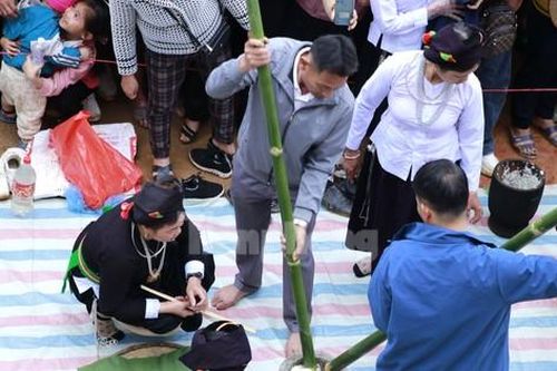 Về Yên Bái xem người Tày góp tiền, góp gạo làm lễ hội