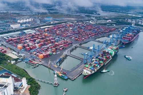 Hàng hóa thông qua cảng biển tăng mạnh