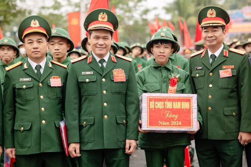 Thứ trưởng Bộ Quốc phòng dự Lễ giao nhận quân tại Nam Định