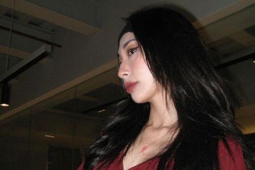 Khổng Tú Quỳnh áo 1 khuy sexy khó cưỡng, Phương Mỹ Chi 'ăn gian chiều cao'