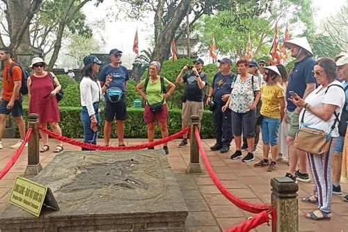 Chiêm ngưỡng cặp long sàng bảo vật quốc gia 'độc nhất vô nhị' ở Ninh Bình