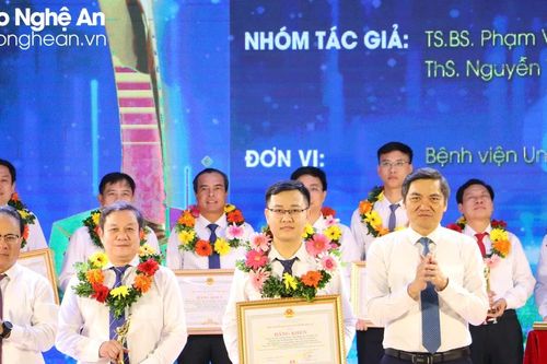 Bác sĩ dẫn đầu trong phong trào lao động sáng tạo của ngành Y tế Nghệ An
