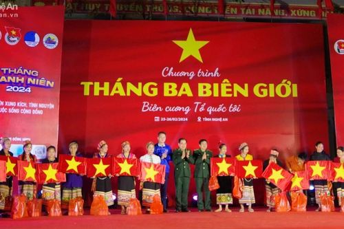 Nhiều công trình, phần quà trị giá hơn 1,3 tỷ đồng được trao tặng tại chương trình 'Tháng Ba biên giới' tại Nghệ An