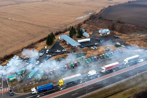 Ba Lan ủng hộ Ukraine trong cuộc xung đột với Nga dù bất đồng về vấn đề nông sản