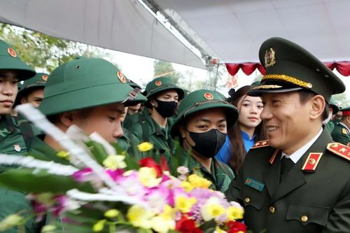 Các tân binh hăng hái lên đường thực hiện nghĩa vụ Công an Nhân dân