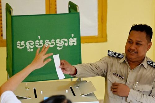 Gần 99,9% cử tri tham gia hoạt động bầu cử Thượng viện Campuchia