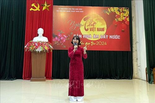 Phát huy thơ ca trong xây dựng, bảo vệ đất nước, quê hương