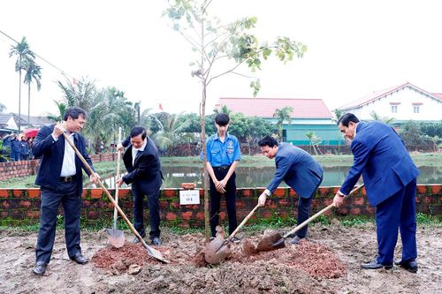 Bộ TN&MT tổ chức Lễ phát động Tết trồng cây tại Hà Tĩnh: Trồng 120.000 cây phi lao chắn sóng tại bãi biển Thiên Cầm