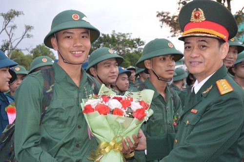 Miền Trung: Hàng ngàn thanh niên lên đường nhập ngũ