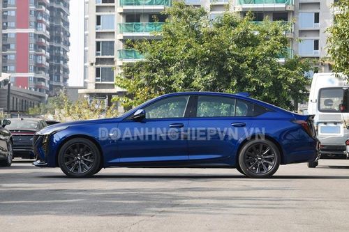'Kẻ hủy diệt' Mercedes-Benz E-Class giảm giá xuống còn 717 triệu đồng