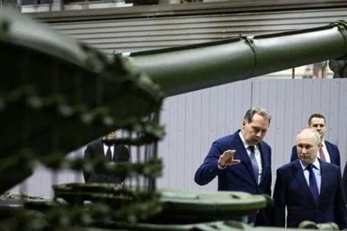 Tổng thống Putin thăm Nhà máy Uralvagonzavod, đích thân nhận lô xe tăng T-90M mới