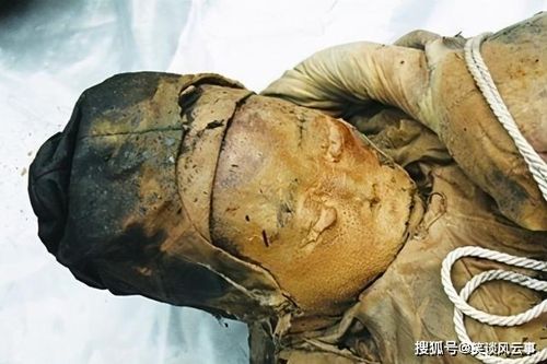 Giải mã xác ướp người phụ nữ còn nguyên vẹn, nhìn rõ cả lông mày, khi bỏ mũ còn để lộ thứ này khiến ai nấy kinh ngạc